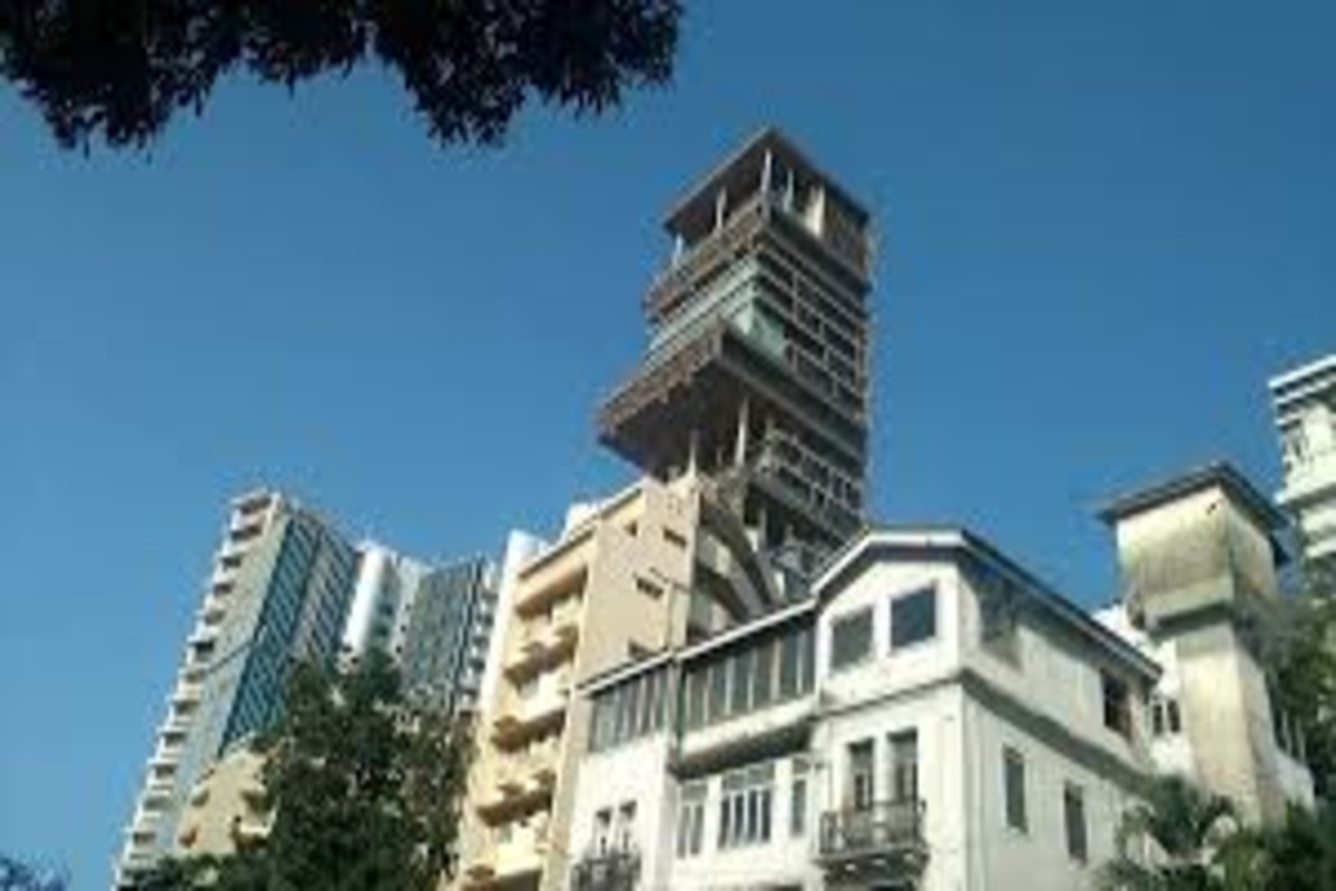 Mukesh Ambani and Nita Ambani to Vacate Rs 15000 Crore Antilia?